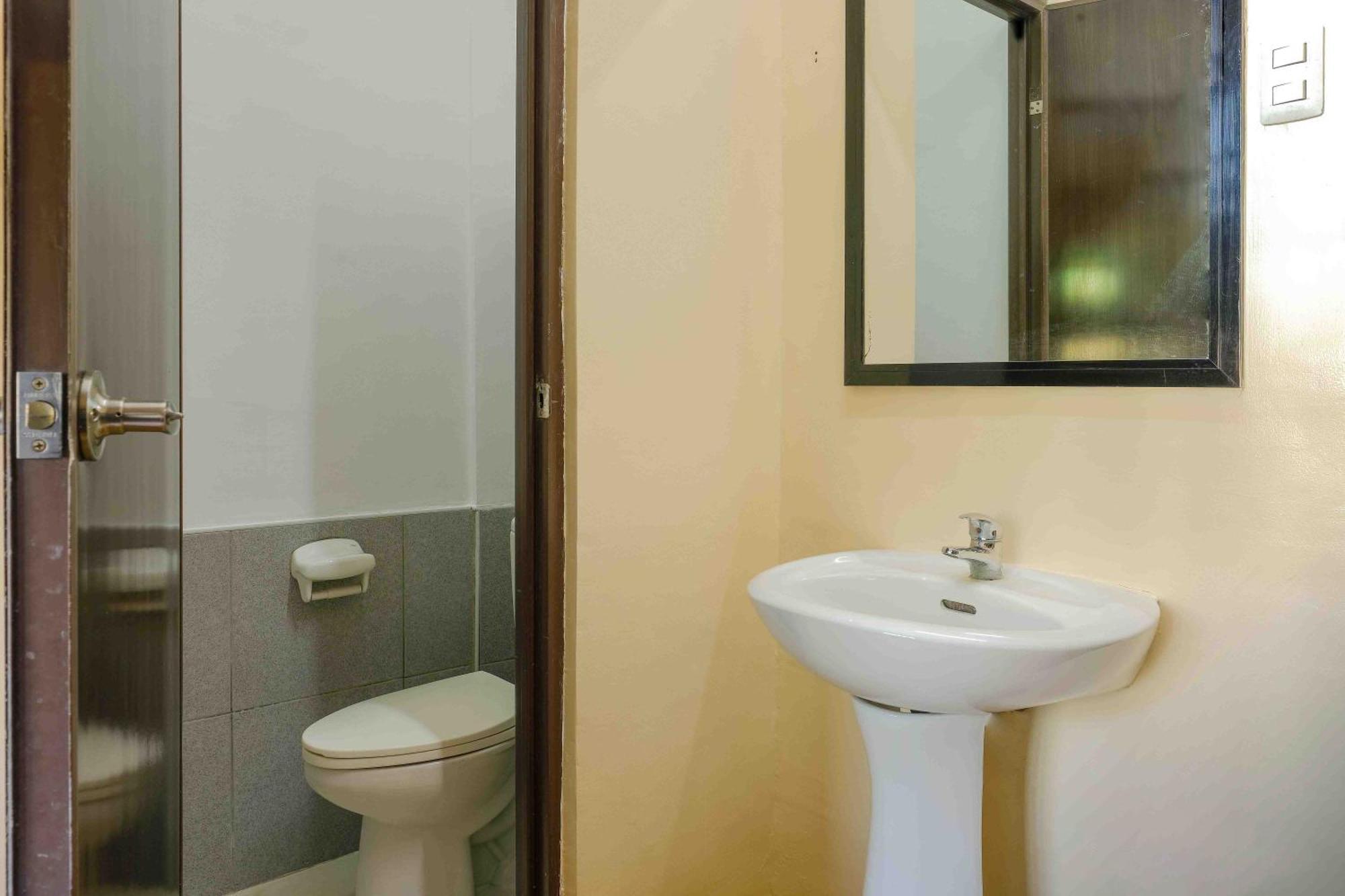 Monchere Dormitory Manila Zewnętrze zdjęcie
